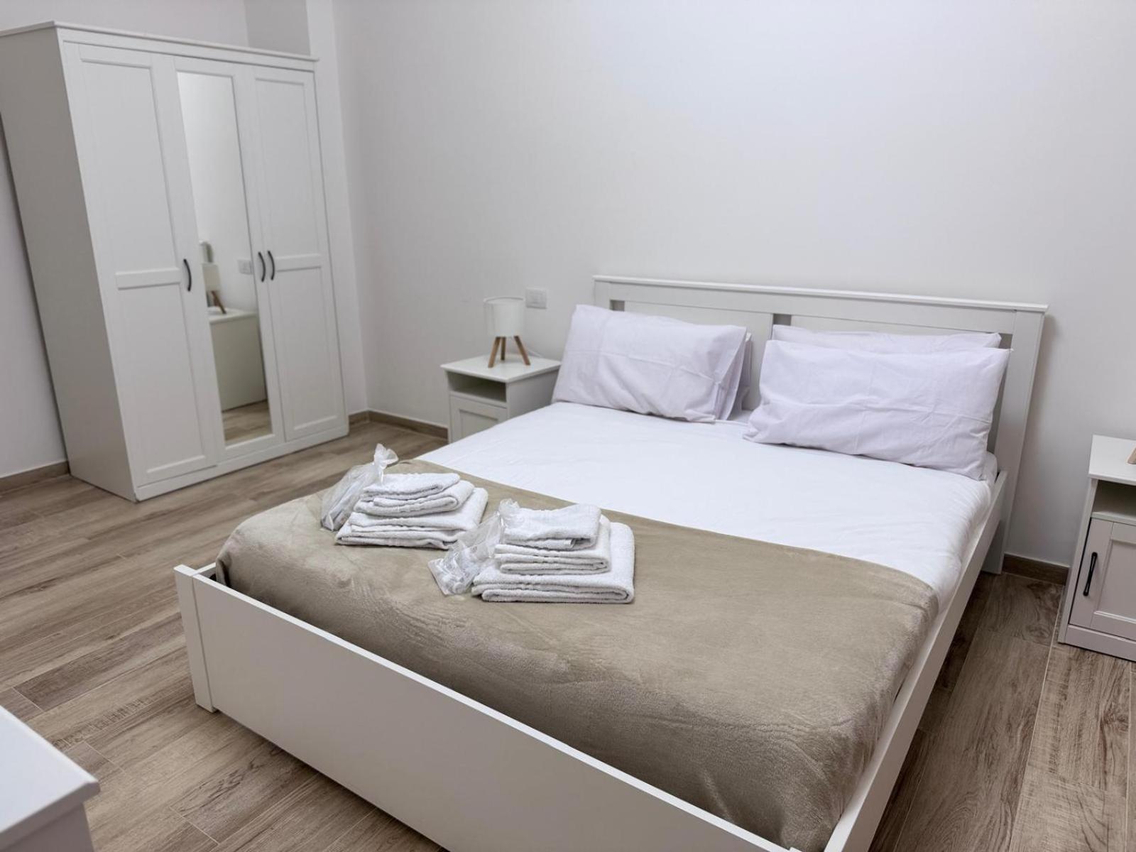 Grimaldi House 64 *