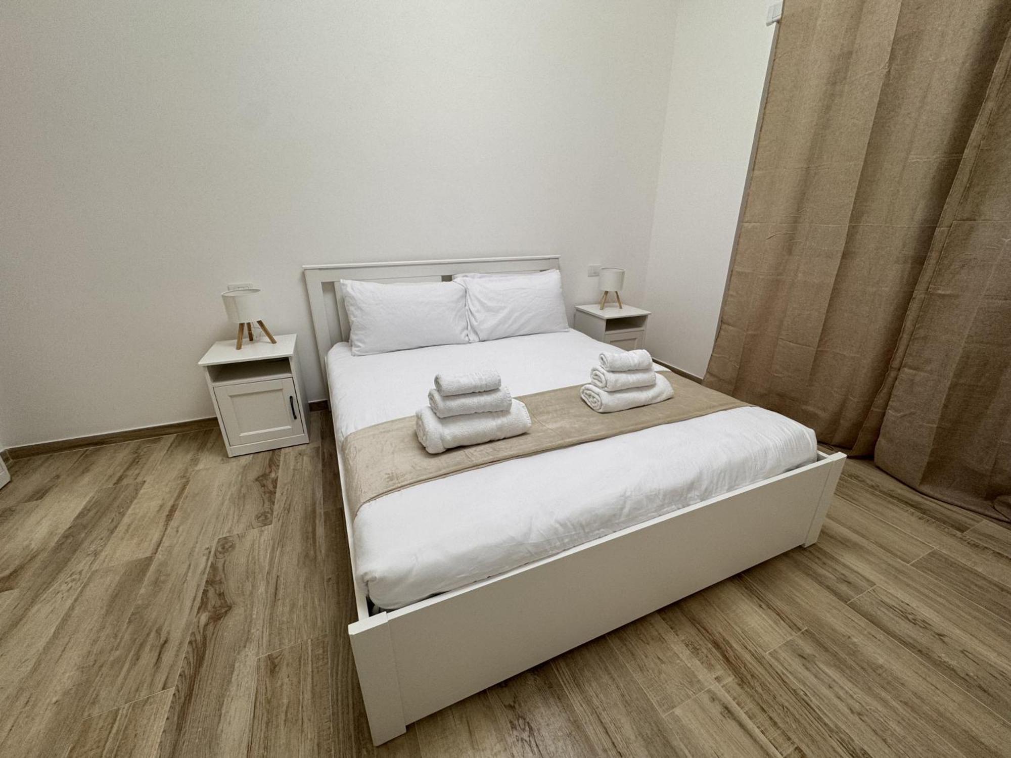 Grimaldi House 64 *